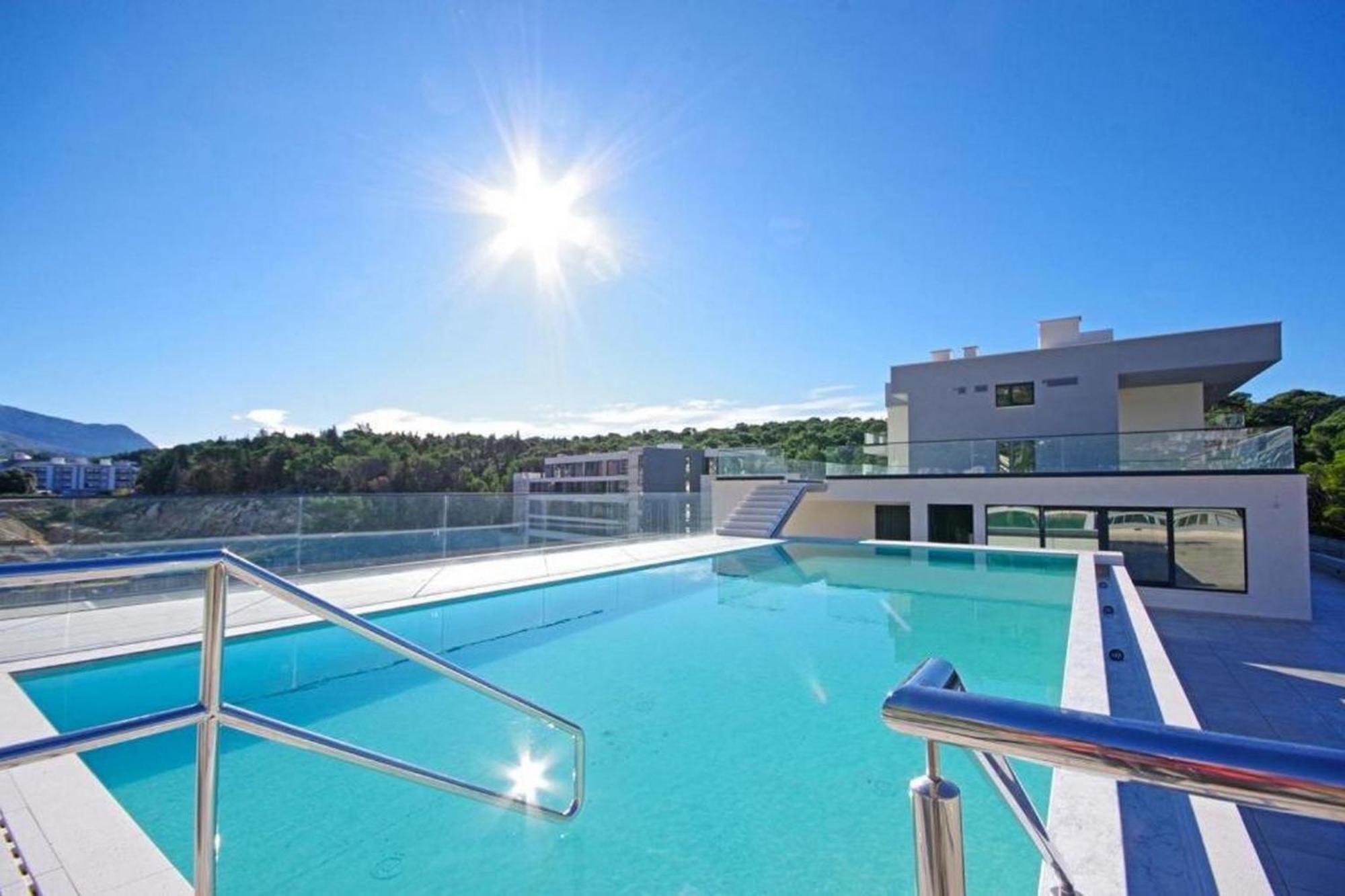 Luxury Monika With Shared Pool